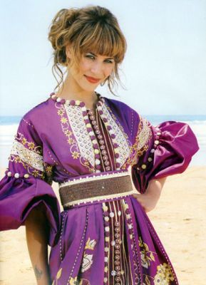 На свадьбы и многие другие праздники марокканские женщины предпочтиают одевать кафтаны